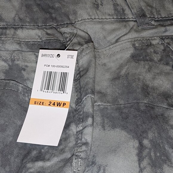 NWT Democracy Plus Size Stretch Shorts Size 24WP - 24 WP - Picture 3 of 3